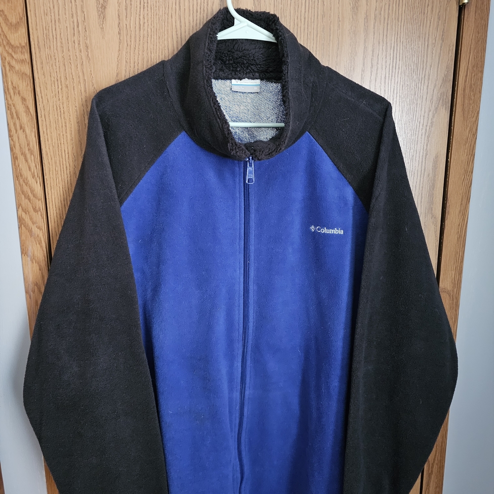 Columbia Womens Black and Blue Fleece Jacket